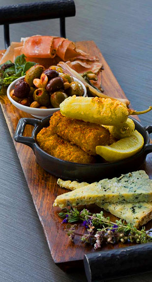 Mama Mania Restaurant y Algo Más